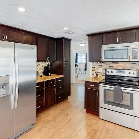 Pinellas Park Cottage